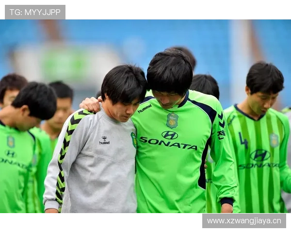 亚冠赛场激战正酣 各队奋力争夺亚洲足球最高荣誉 - 副本 - 副本 (2)